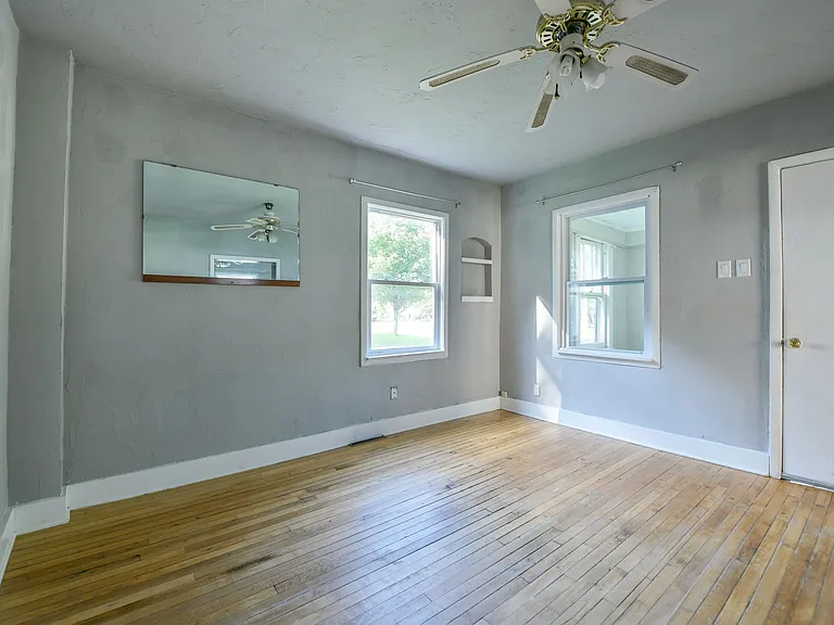 309 S Erie St — Photo 4