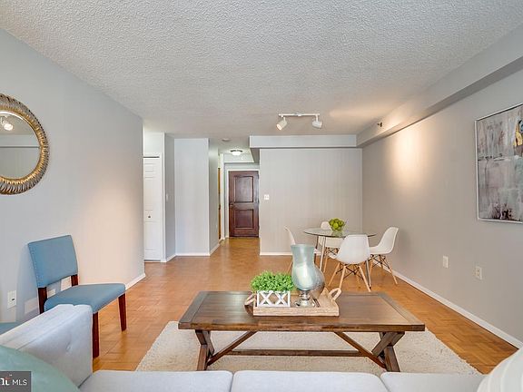 4th image of 4801 Fairmont Ave APT 313