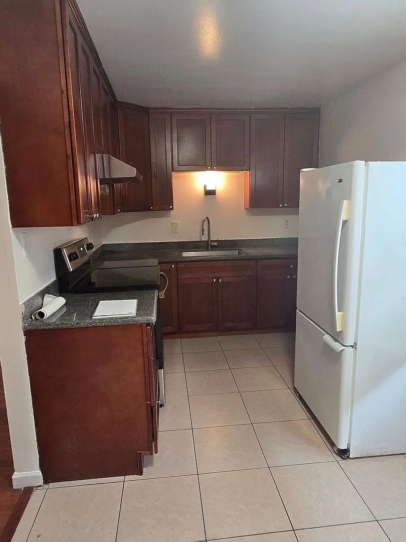 21st Street -- 2341 — Photo 3