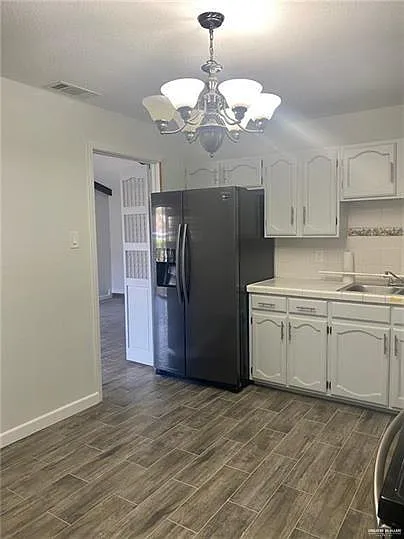 219 E Vine Ave — Photo 2