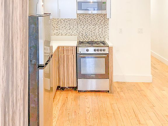 2nd image of 2423 Dean St #1I