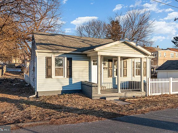 3rd image of 3026 Penbrook Ave