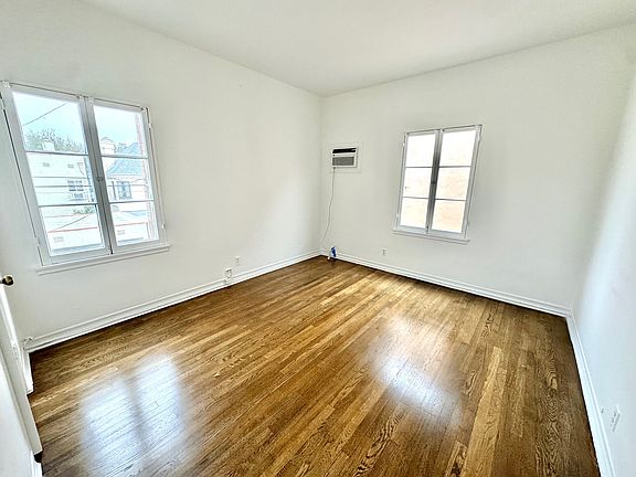 4th image of 146 S Canon Dr APT 6