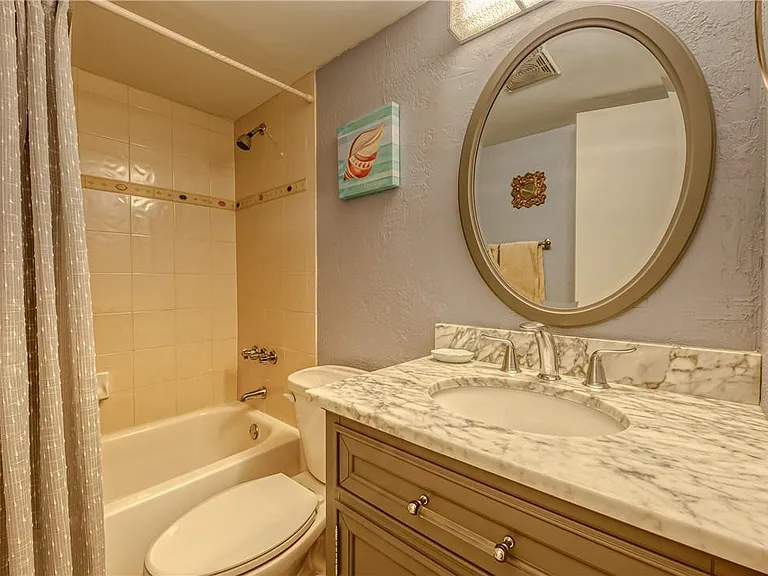 2400 NE 10th St #204 — Photo 21