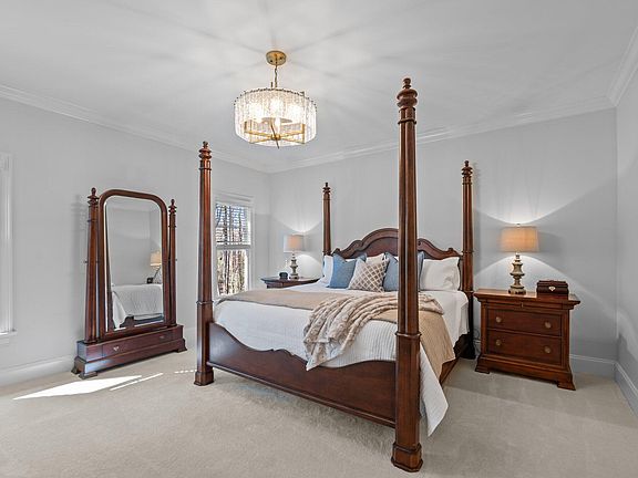 5th image of 1009 High Trail Ct