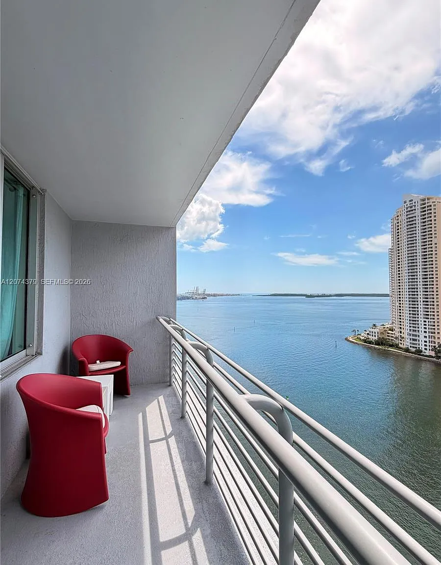 One Miami East Condo — Photo 4