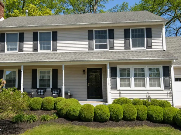 18 Standish Drive, Howell, NJ 07731