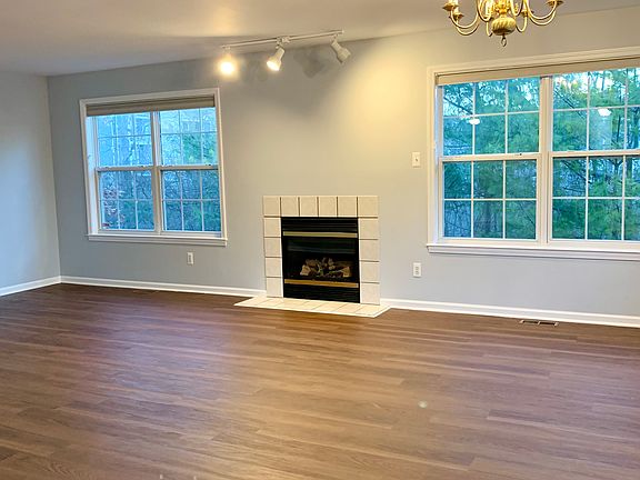 2nd image of 2827 Barclay Way