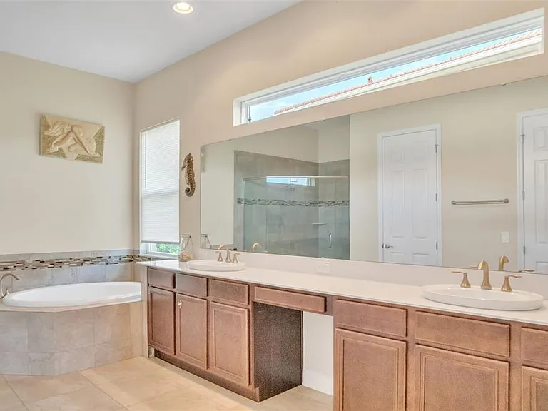 1081 Windlass Ct — Photo 17