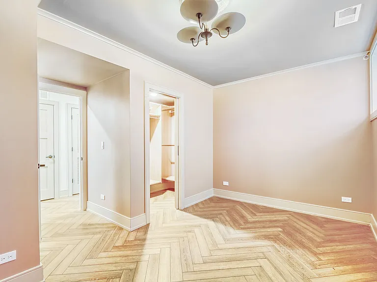 2704 W Argyle St #G — Photo 5
