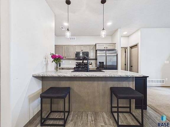 3rd image of 4410 E Whisper Ridge Pl