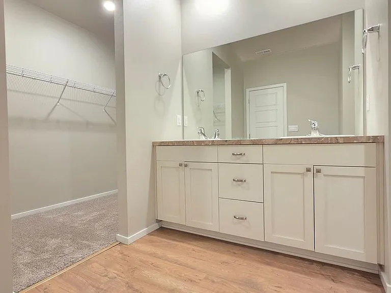 5711 W Georgetown Ln — Photo 16