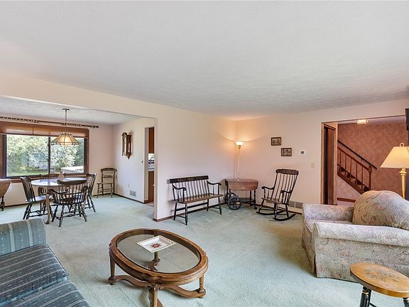4th image of 34 Bernie Ln