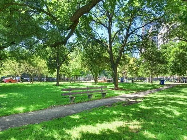 2144 N Lincoln Park W, Chicago, IL 60614
