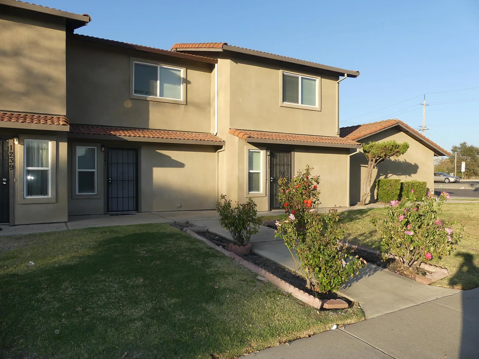 2 bed, 1.5 bath, 983 sqft, $1,750 — Photo 2