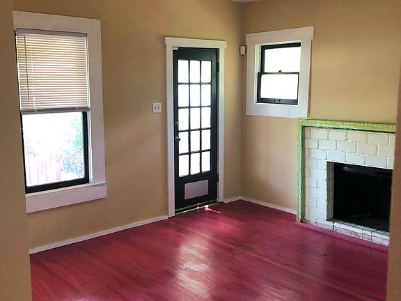 4th image of 200 Queen Anne Ct #A