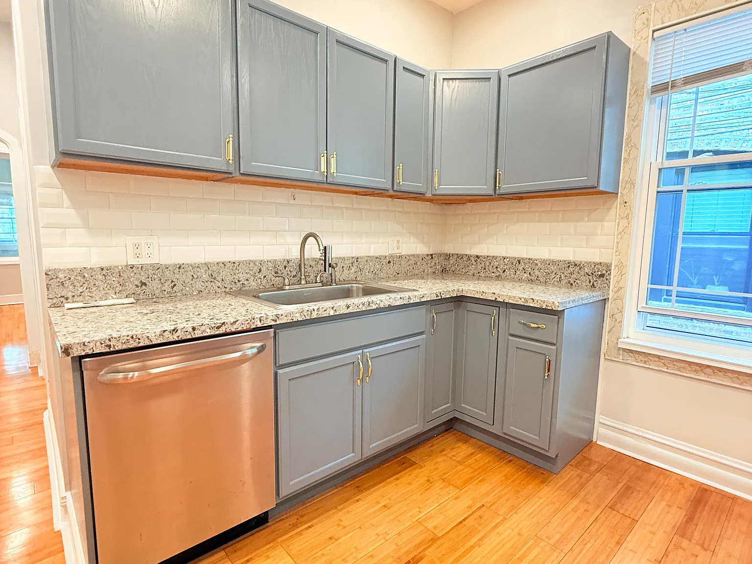 2 bed, 1200 sqft, $3,500 — Photo 4