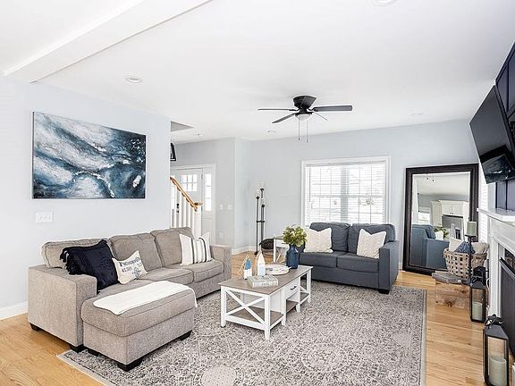 5th image of 142 Ferreira Ave