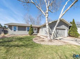 1005 E Dove Trl, Sioux Falls, SD 57108