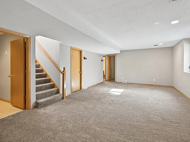9149 Cambridge Ave N — Photo 30