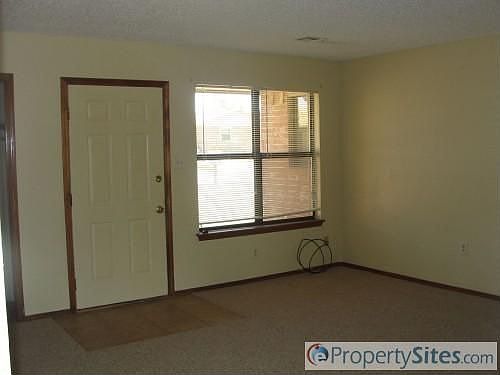 3rd image of 512 NE 27th St