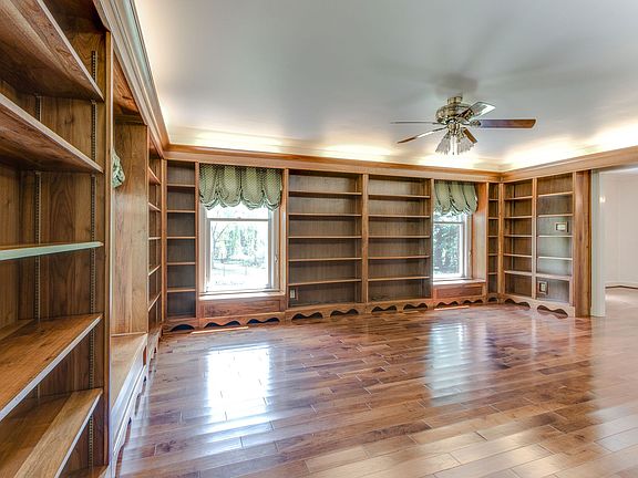 4th image of 743 Country Club Dr
