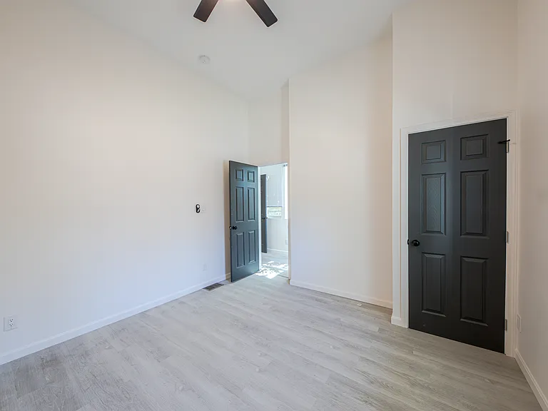 2620 May St #2 — Photo 8