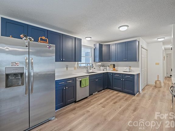 4th image of 1504 2nd St NE