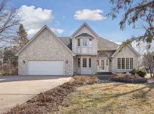 5043 Isle Ave N, Lake Elmo, MN 55042