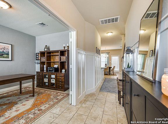 3rd image of 322 Oak Creek Way