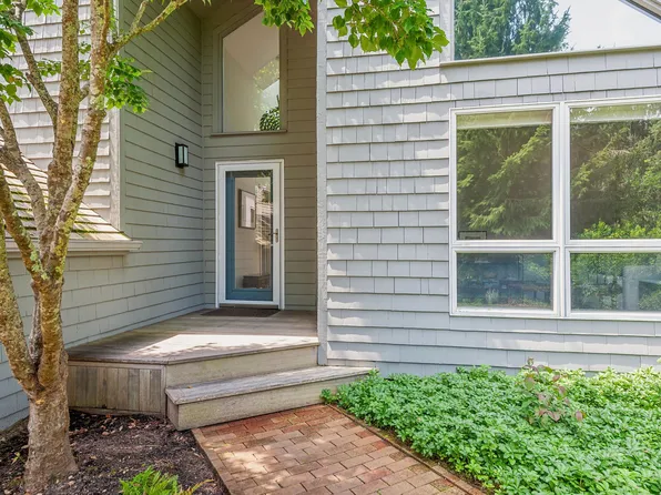 23 Huckleberry Ln, East Hampton, NY 11937