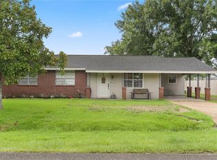 13 River Park Dr, Hahnville, LA 70057