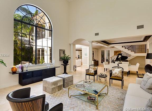 European-style villa in S. Grove