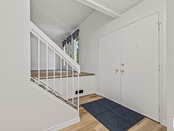 2nd image of 32 Butterfield Cres