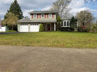 27 Summershade Cir, Piscataway, NJ 08854