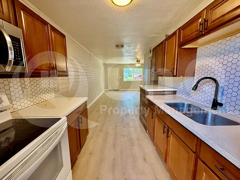 6044 N 21st Ave #2 — Photo 6