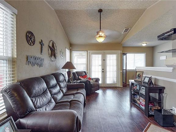 2nd image of 1471 Woodhall Ct