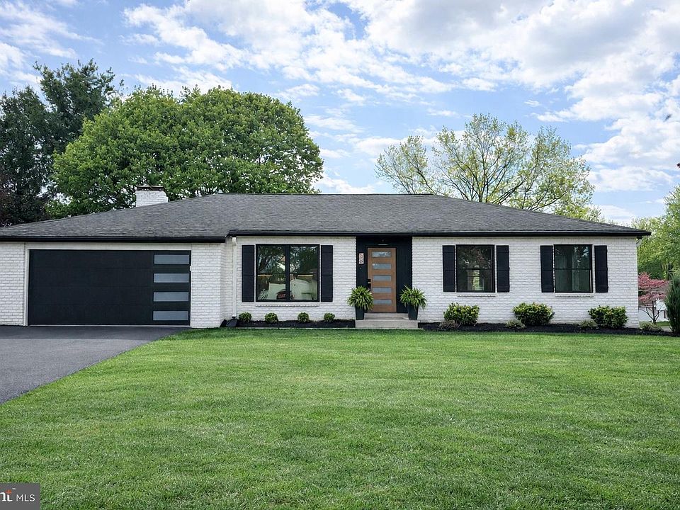 1st image of 36 Kingston Dr