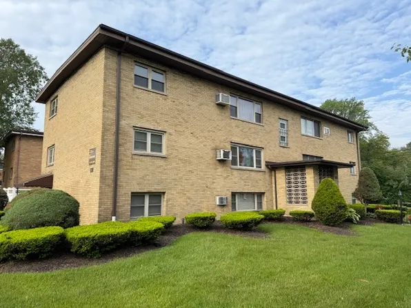 8940 White Oak Ave, Munster, IN 46321