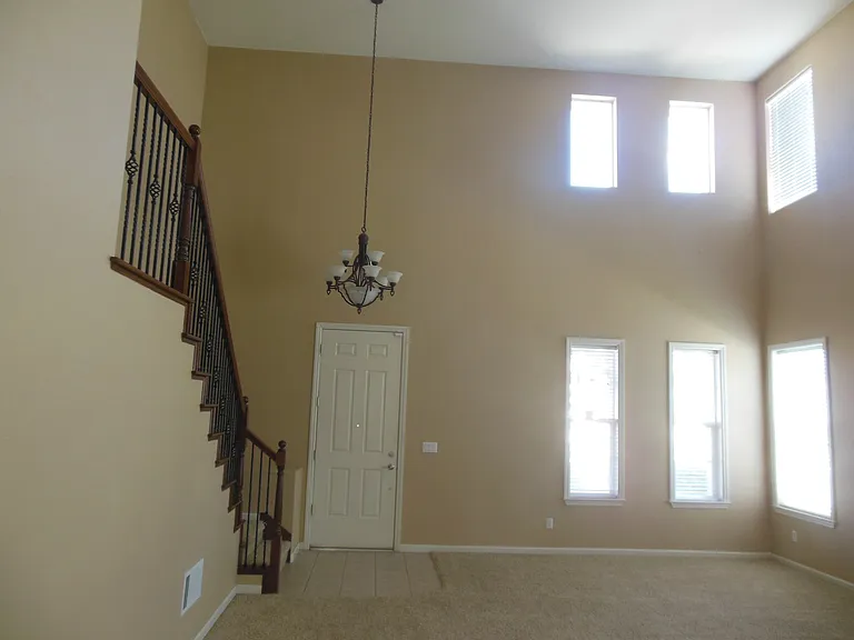 3121 Knightsbridge Dr — Photo 2