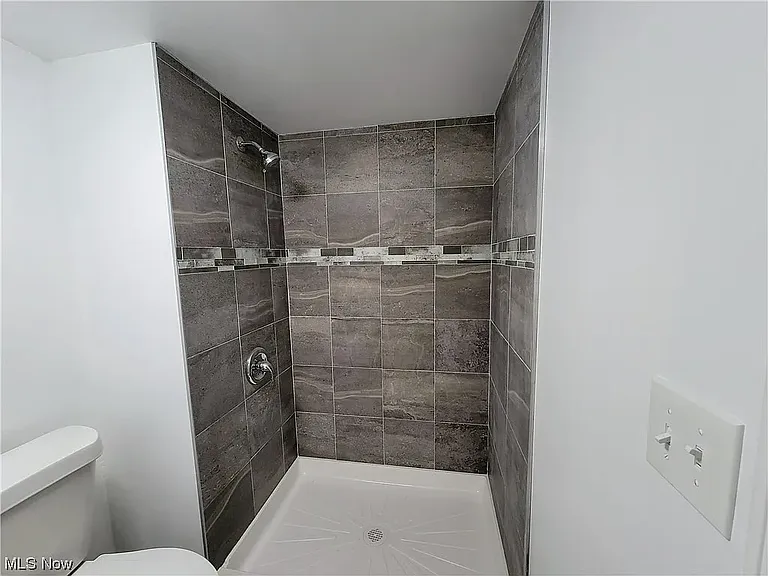 11919 Granger Rd — Photo 33