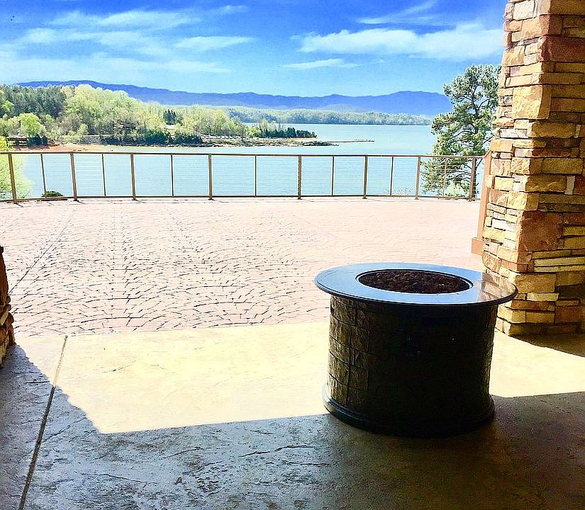 2nd image of 1219 Circle Dr