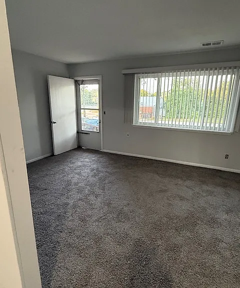 11 N Riley St — Photo 5