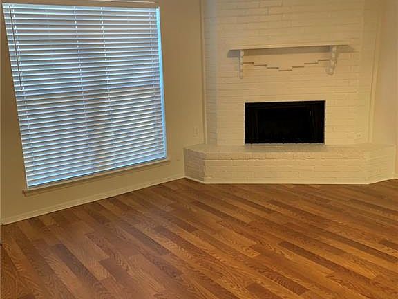 3rd image of 20 E Townhouse Ln