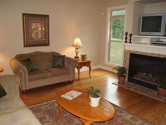 5th image of 83 Beaconsfield Dr