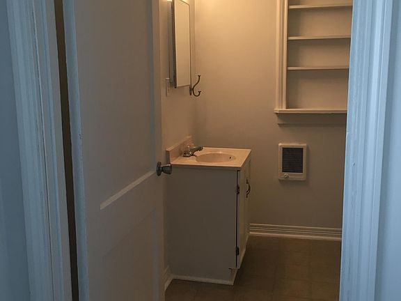 5th image of 944 Clark St APT 1