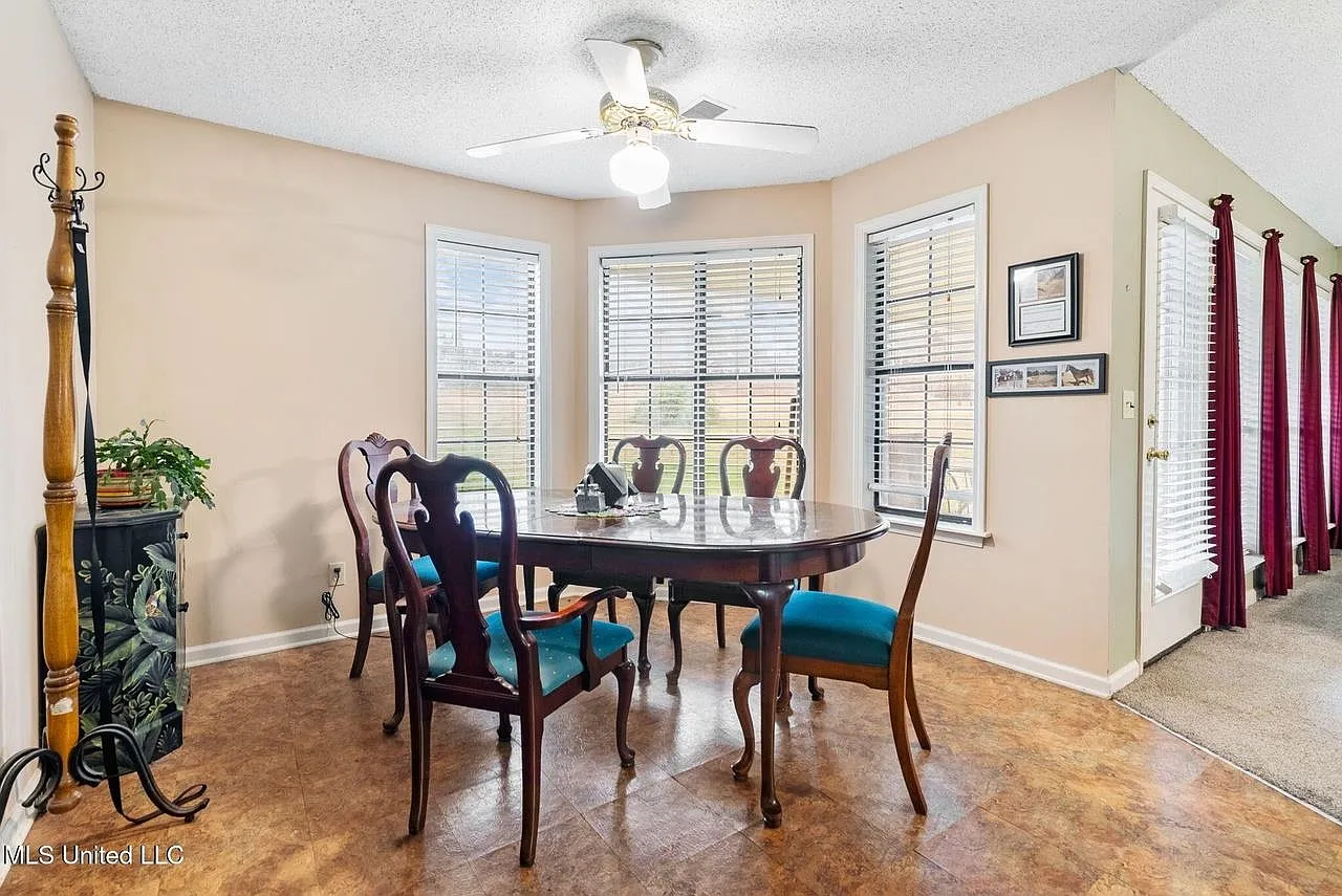 4 bed, 2.0 bath, 1980 sqft, $1,500 — Photo 4