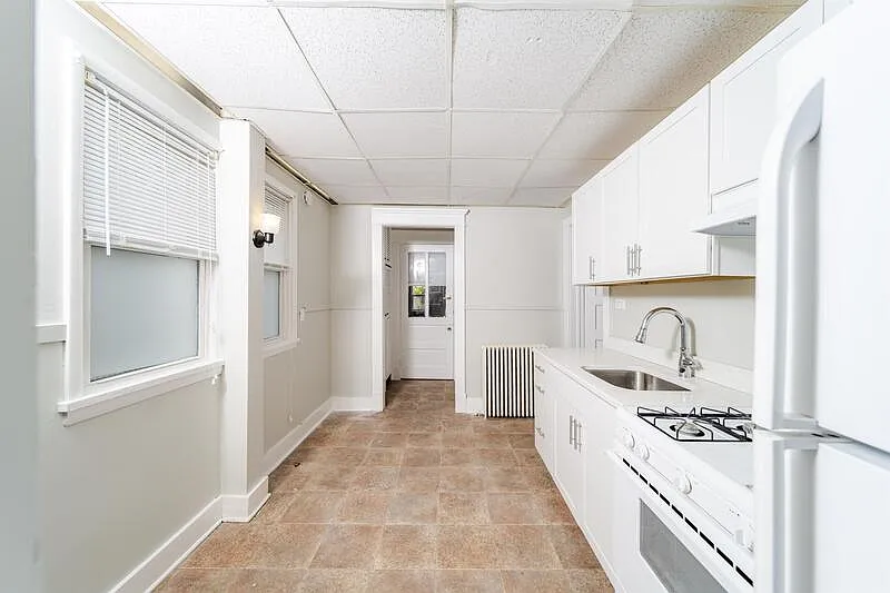 2 bed, 1.0 bath, 720 sqft, $1,325 — Photo 3