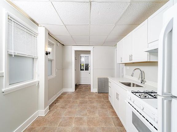3rd image of 504 Morris St Floor 1