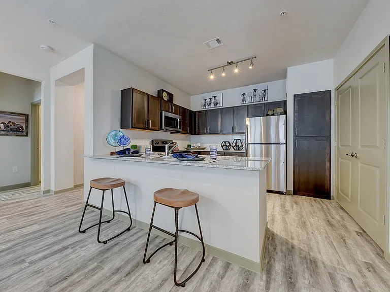 Estraya Westover Hills Apartments — Photo 24